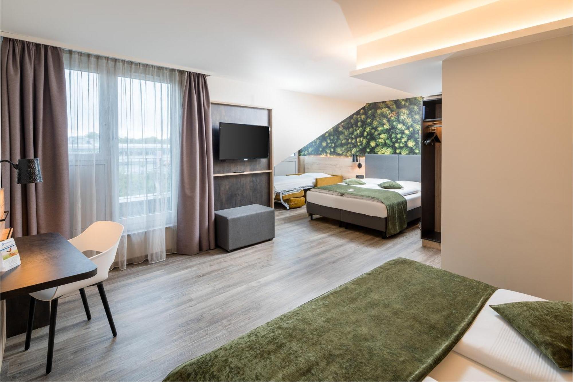 Western München Airport 4*